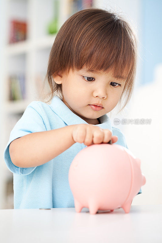 Boy Saving Money重复图片